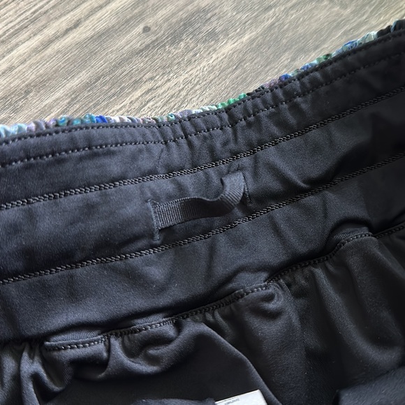 Lululemon shorts - Picture 10 of 11